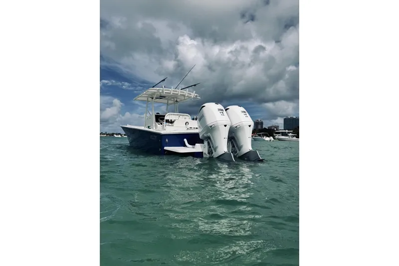  Yacht Photos Pics 2005 Jupiter 31 boat with twin engines on a cloudy day at sea.