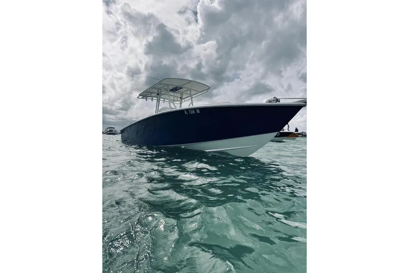  Yacht Photos Pics 2005 Jupiter 31 boat on water under cloudy sky.