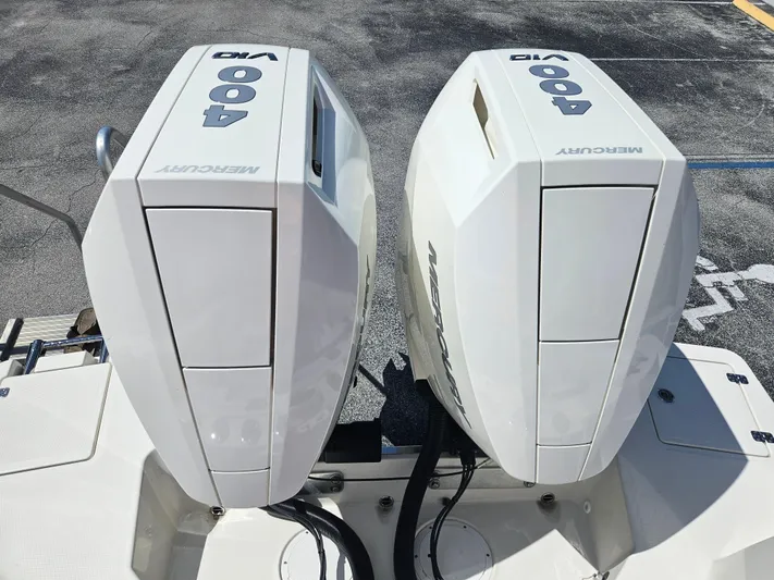  Yacht Photos Pics Twin Mercury 400 outboard engines on a 2024 Sailfish 312CC boat.