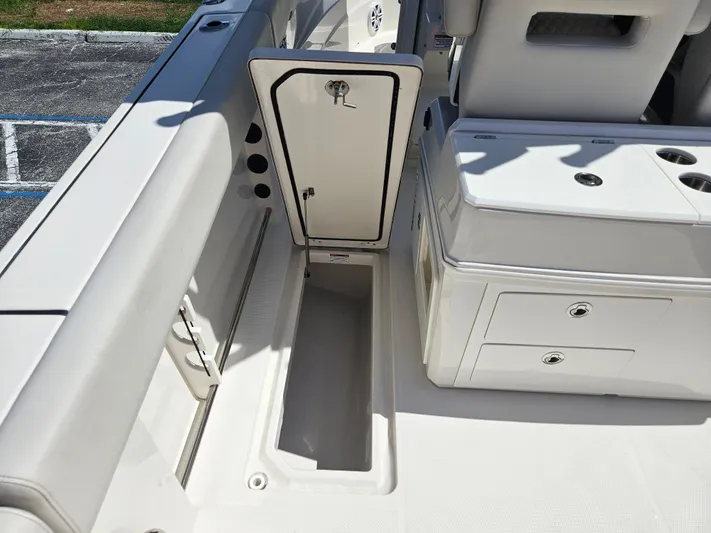  Yacht Photos Pics 2024 Sailfish 312CC boat storage compartment and seating area.