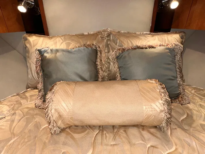 Tarpon III Yacht Photos Pics Luxurious bedding in 2009 Cruisers Yachts 360 Express cabin, featuring elegant pillows and lighting.