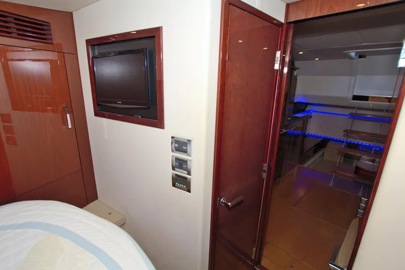 Sun Daze Yacht Photos Pics Interior of 2013 Sea Ray 450 Sundancer yacht with TV and modern design.