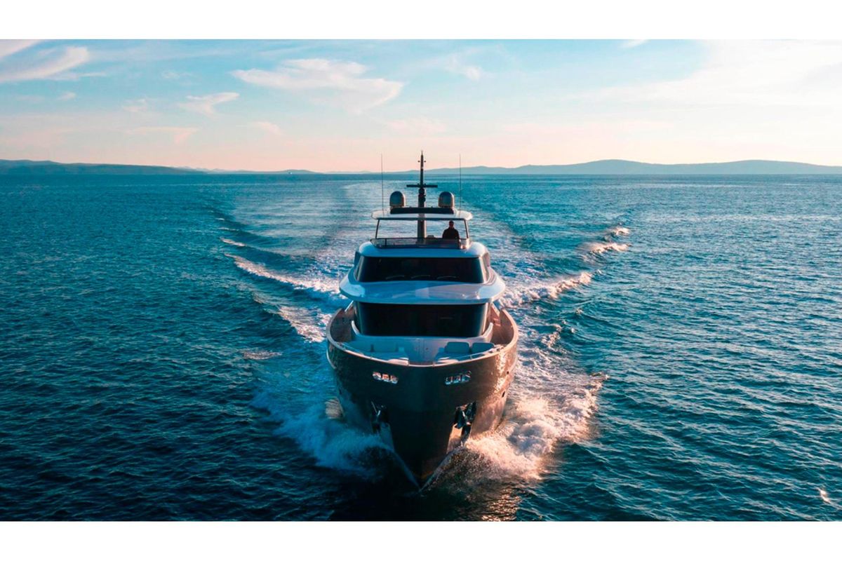 2025 Azimut 82 