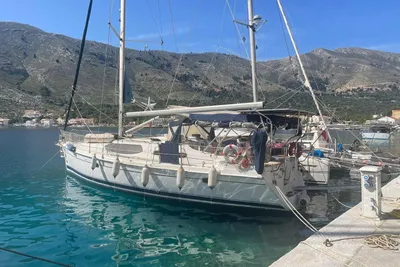 Hunter 45 Deck Salon