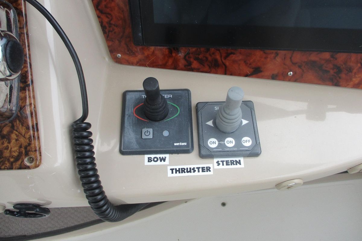 2006 Carver 46 