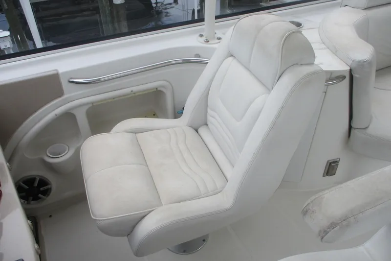  Yacht Photos Pics White captain's chair on 2006 Carver 466 Motor Yacht, featuring sleek design and comfortable seating.