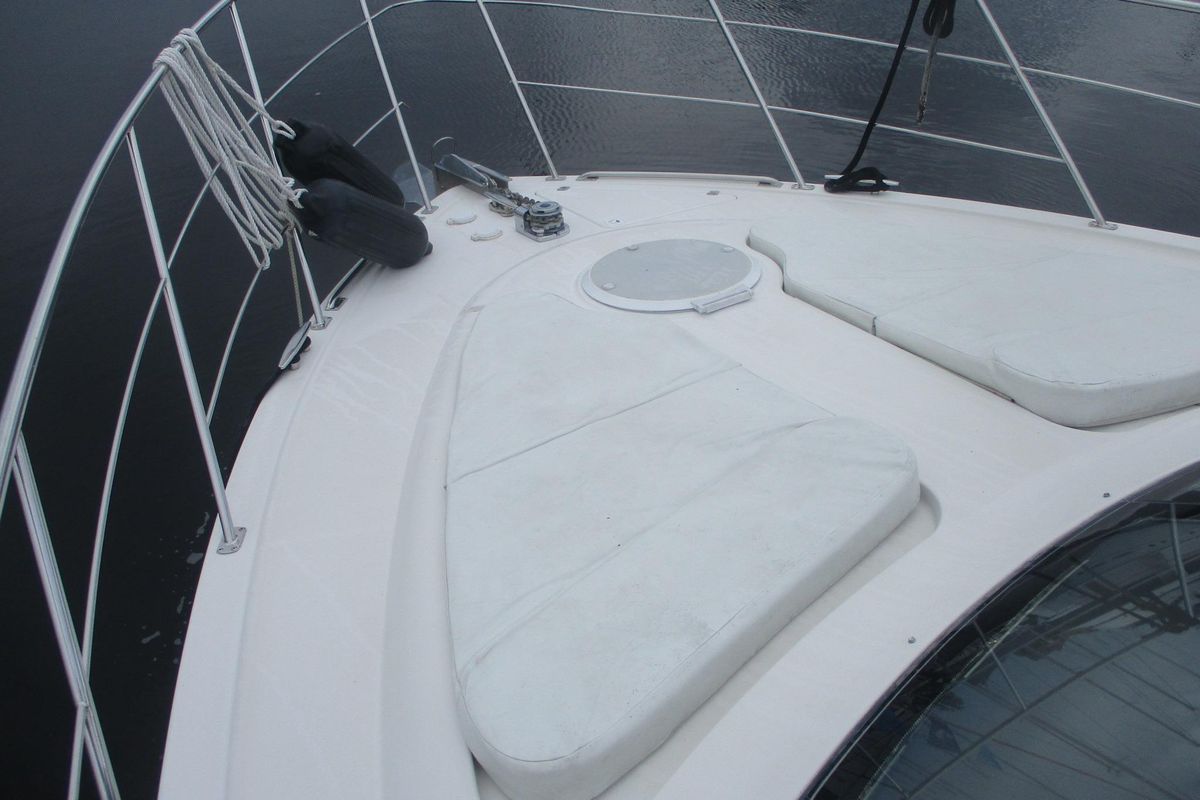 2006 Carver 46 
