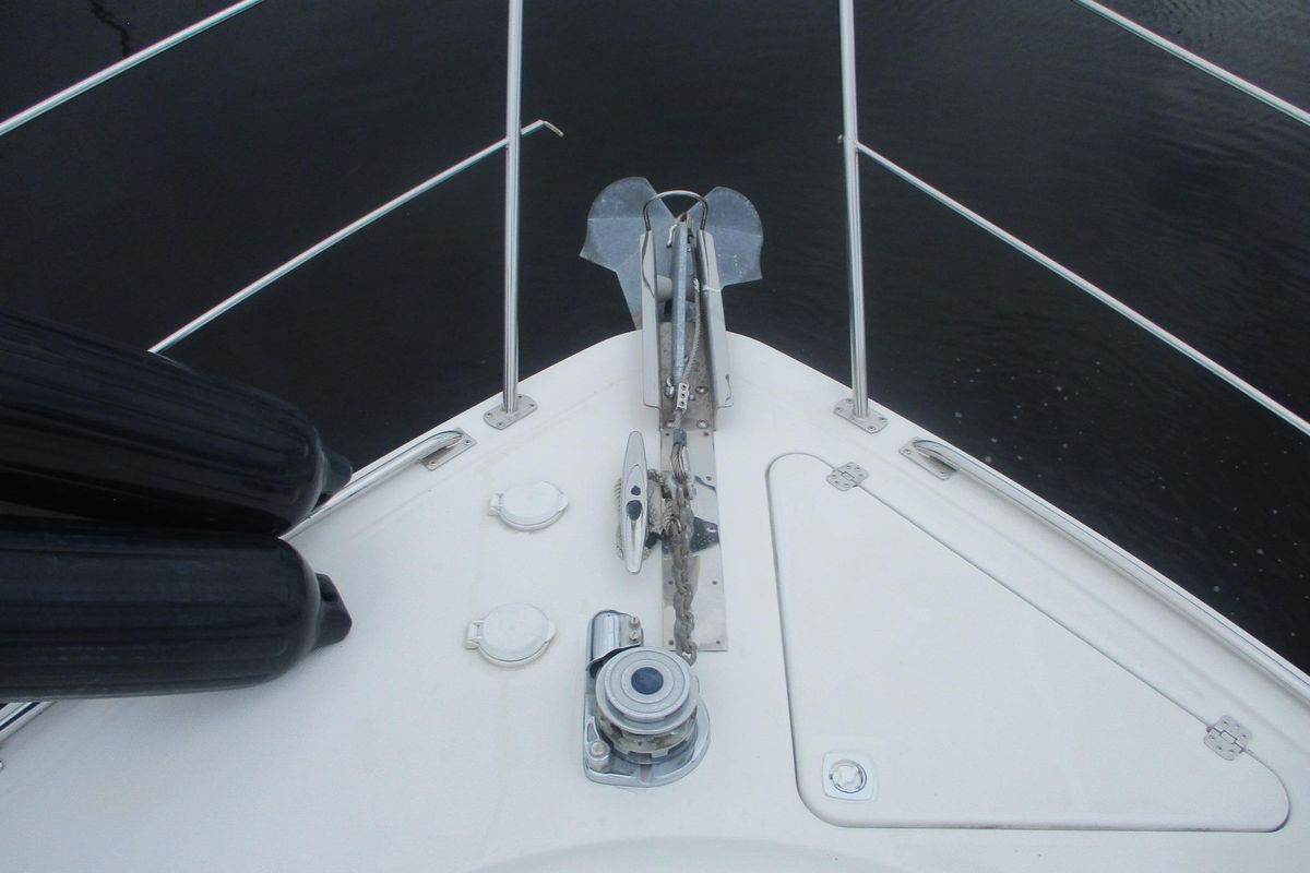 2006 Carver 46 
