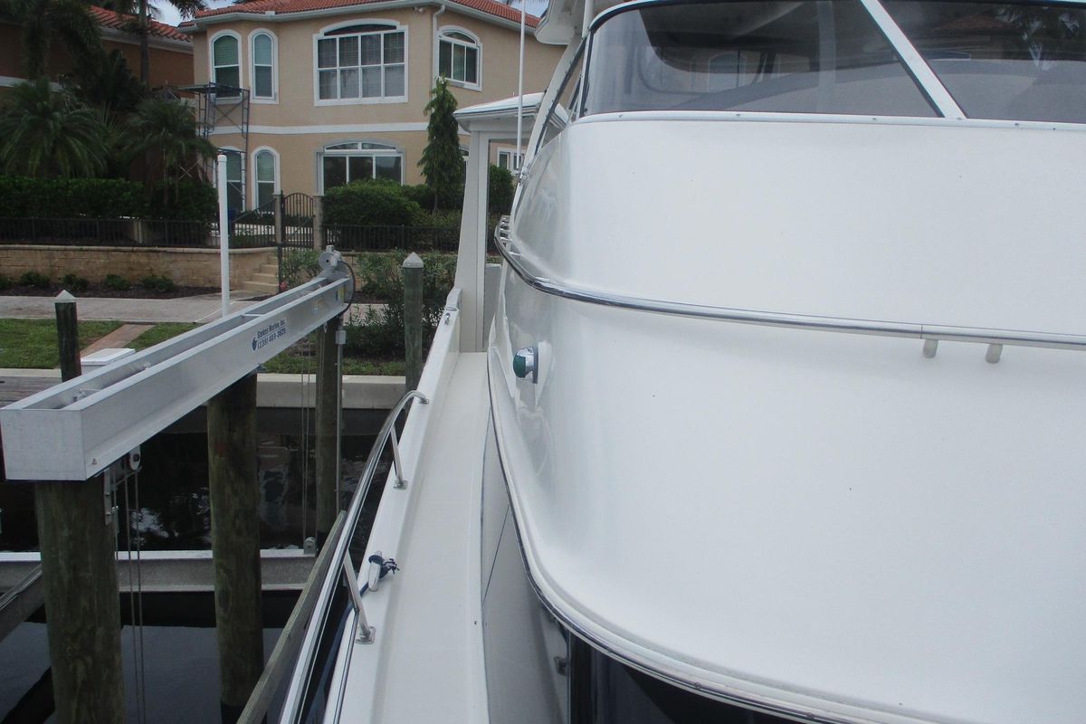 2006 Carver 46 