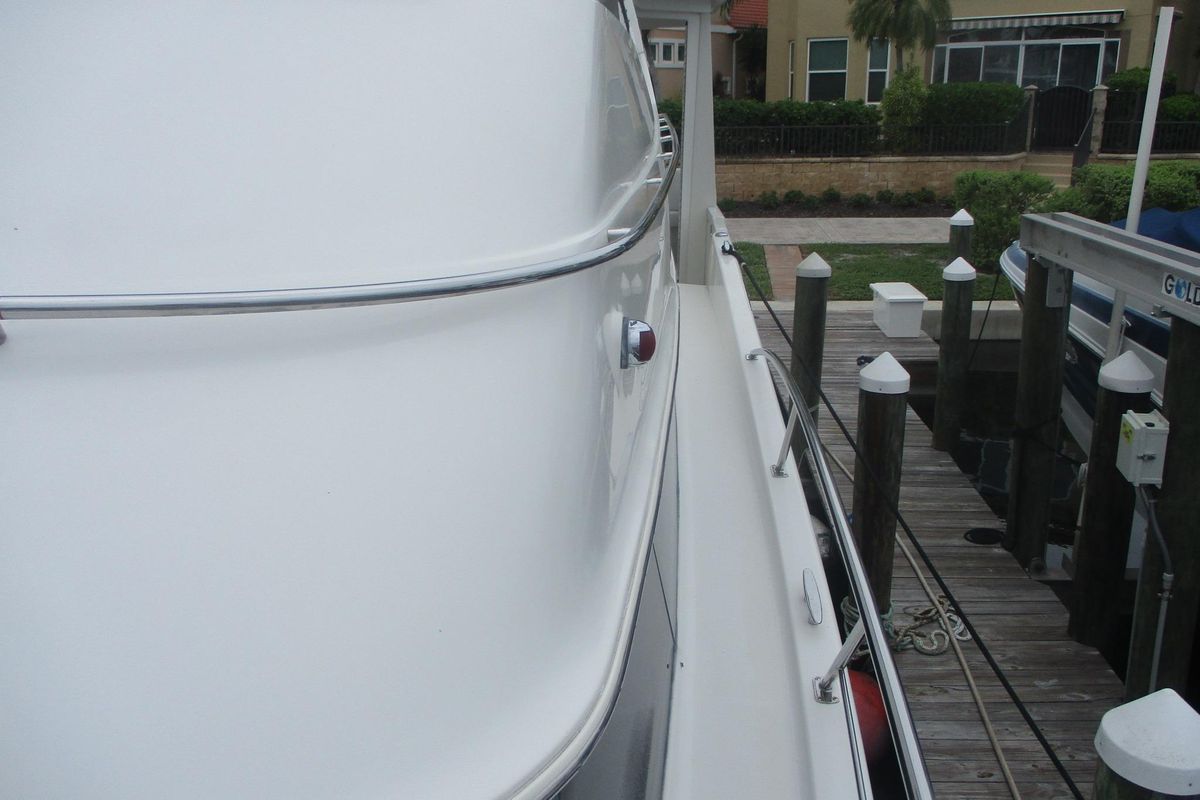 2006 Carver 46 