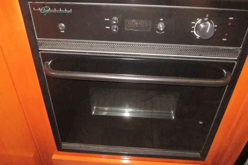  Yacht Photos Pics Built-in oven on 2006 Carver 466 Motor Yacht, featuring control knobs and digital display.