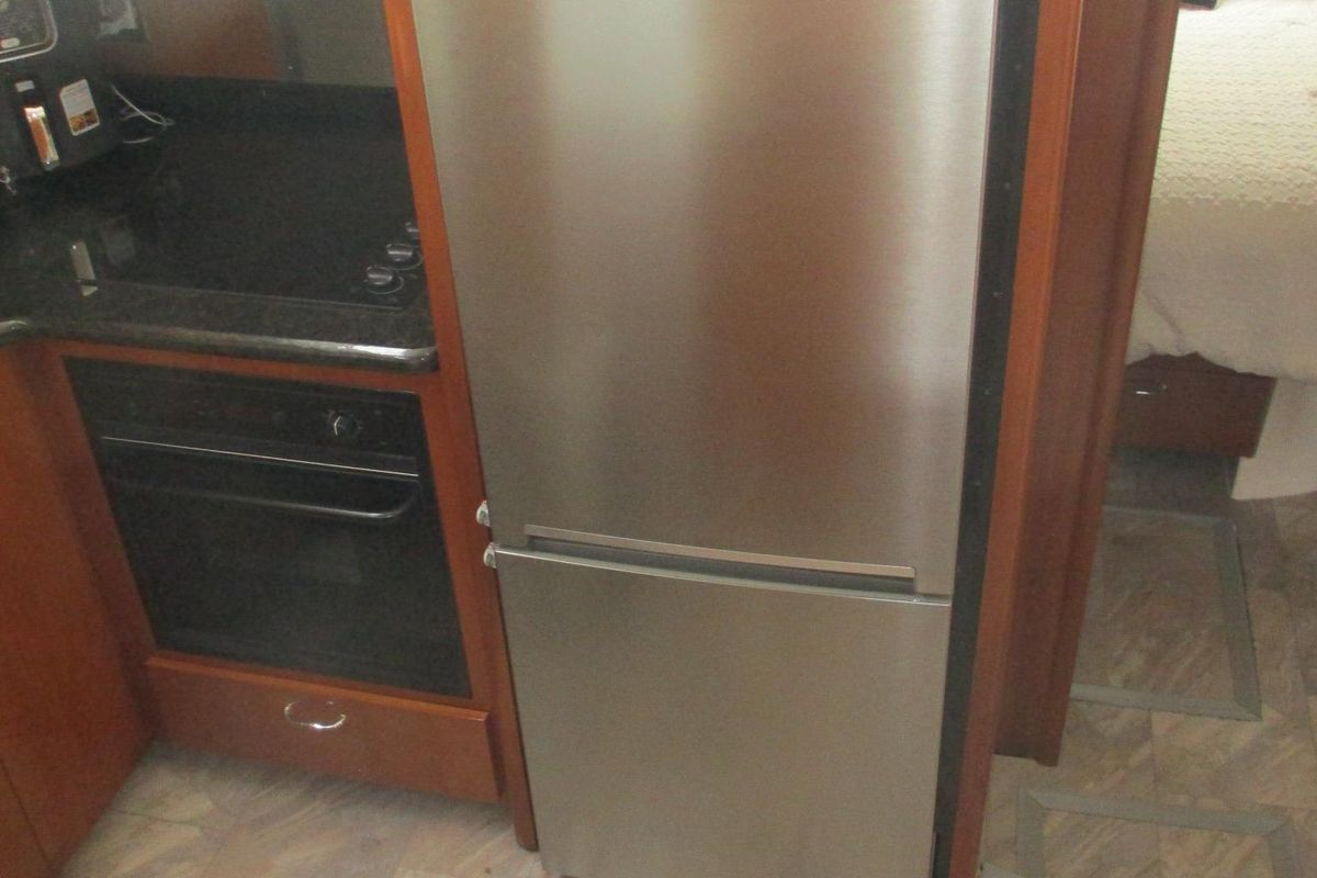 2006 Carver 46 