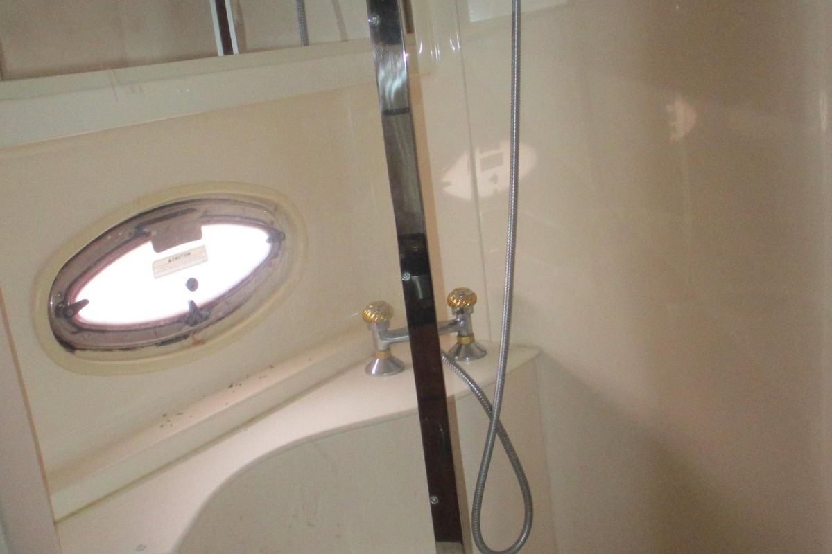 2006 Carver 46 