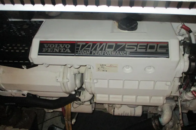  Yacht Photos Pics Volvo Penta TAMD75EDC engine in 2006 Carver 466 Motor Yacht, high-performance marine engine.