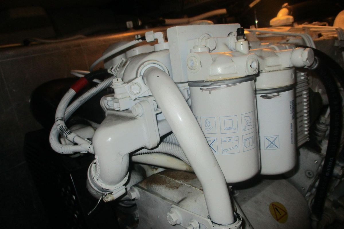 2006 Carver 46 
