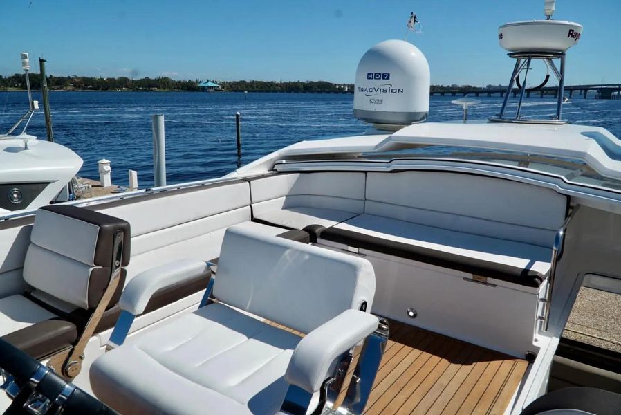 2016 Galeon Skydeck