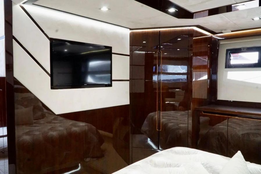 2016 Galeon Skydeck