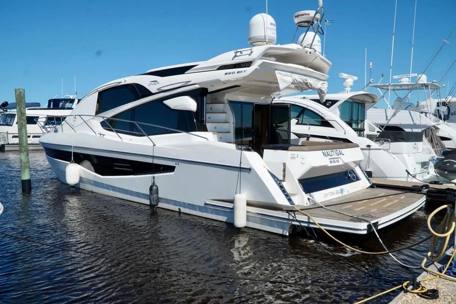 2016 Galeon Skydeck