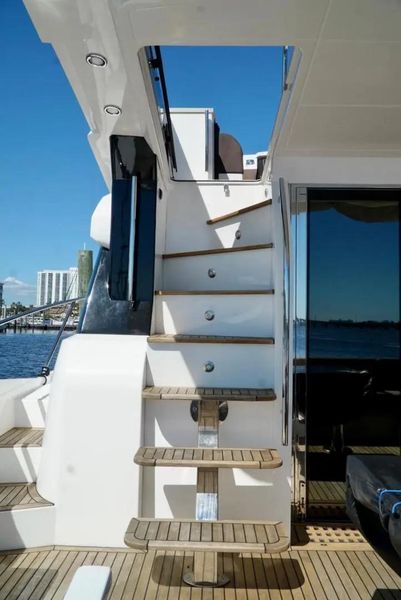 2016 Galeon Skydeck