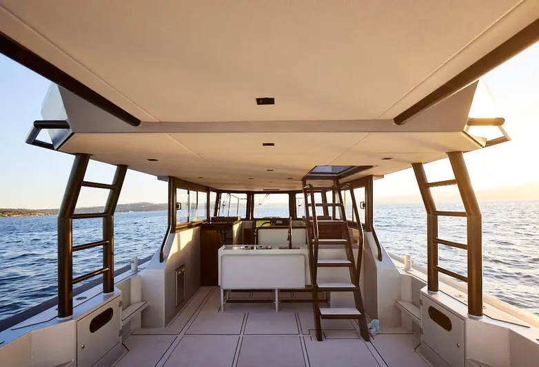  Yacht Photos Pics Looking fwd from lounge