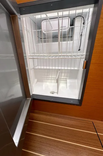 Point Final Yacht Photos Pics 