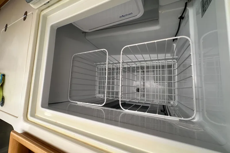 Point Final Yacht Photos Pics 