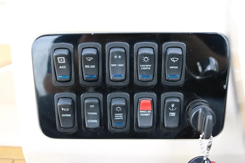  Yacht Photos Pics 2023 Regal - Switches