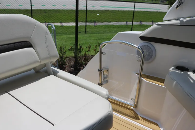  Yacht Photos Pics 2023 Regal - Aft