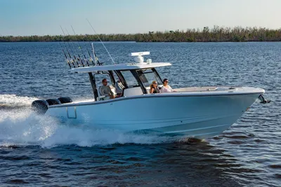 Robalo R360 Center Console