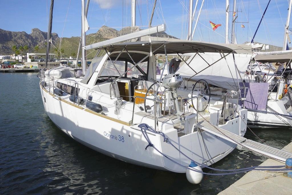 Beneteau Oceanis 38 Cruiser image