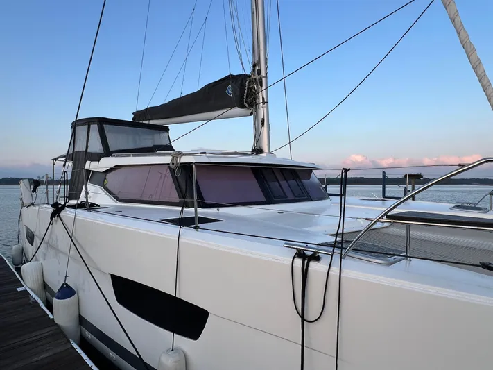 Amihan Yacht Photos Pics 