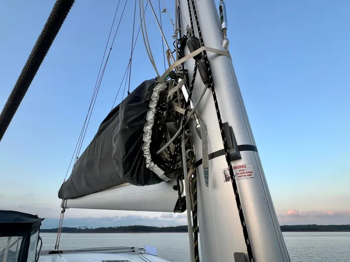 Amihan Yacht Photos Pics 2023 Fountaine Pajot Isla 40 sailboat mast and rigging against a clear sky.