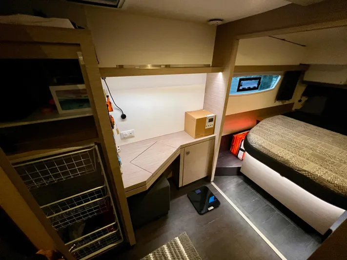 Amihan Yacht Photos Pics 