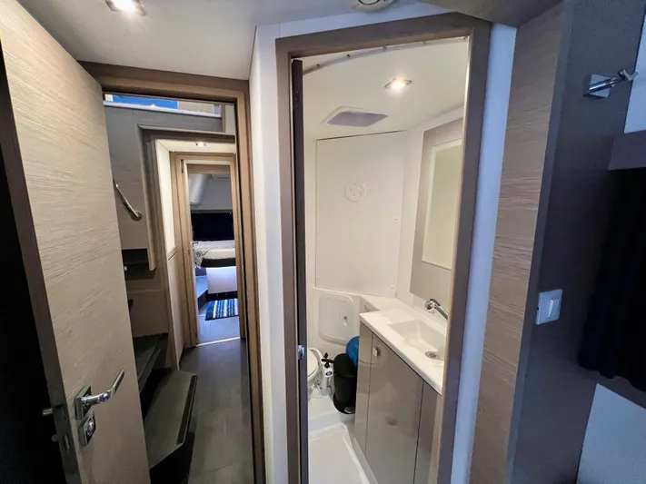 Amihan Yacht Photos Pics 