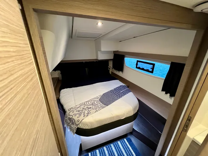 Amihan Yacht Photos Pics 