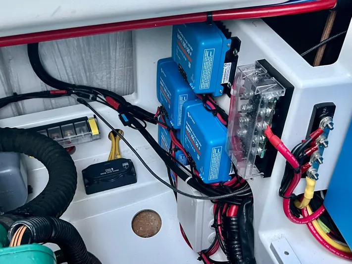 Amihan Yacht Photos Pics 