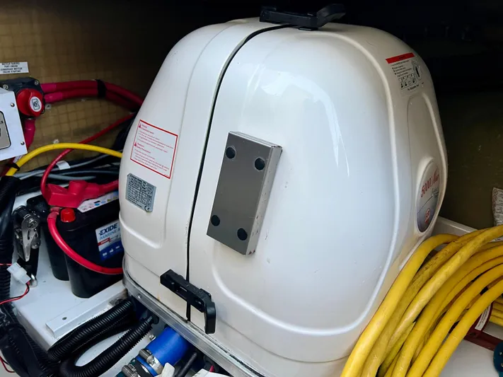 Amihan Yacht Photos Pics 