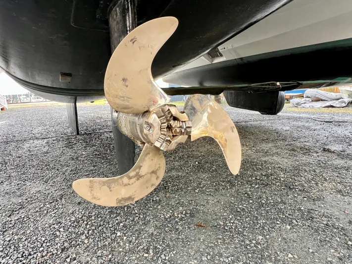 Amihan Yacht Photos Pics 