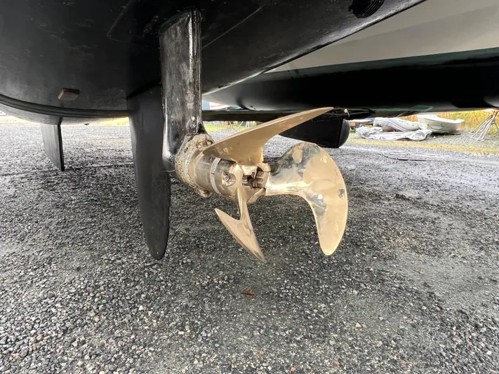 Amihan Yacht Photos Pics 