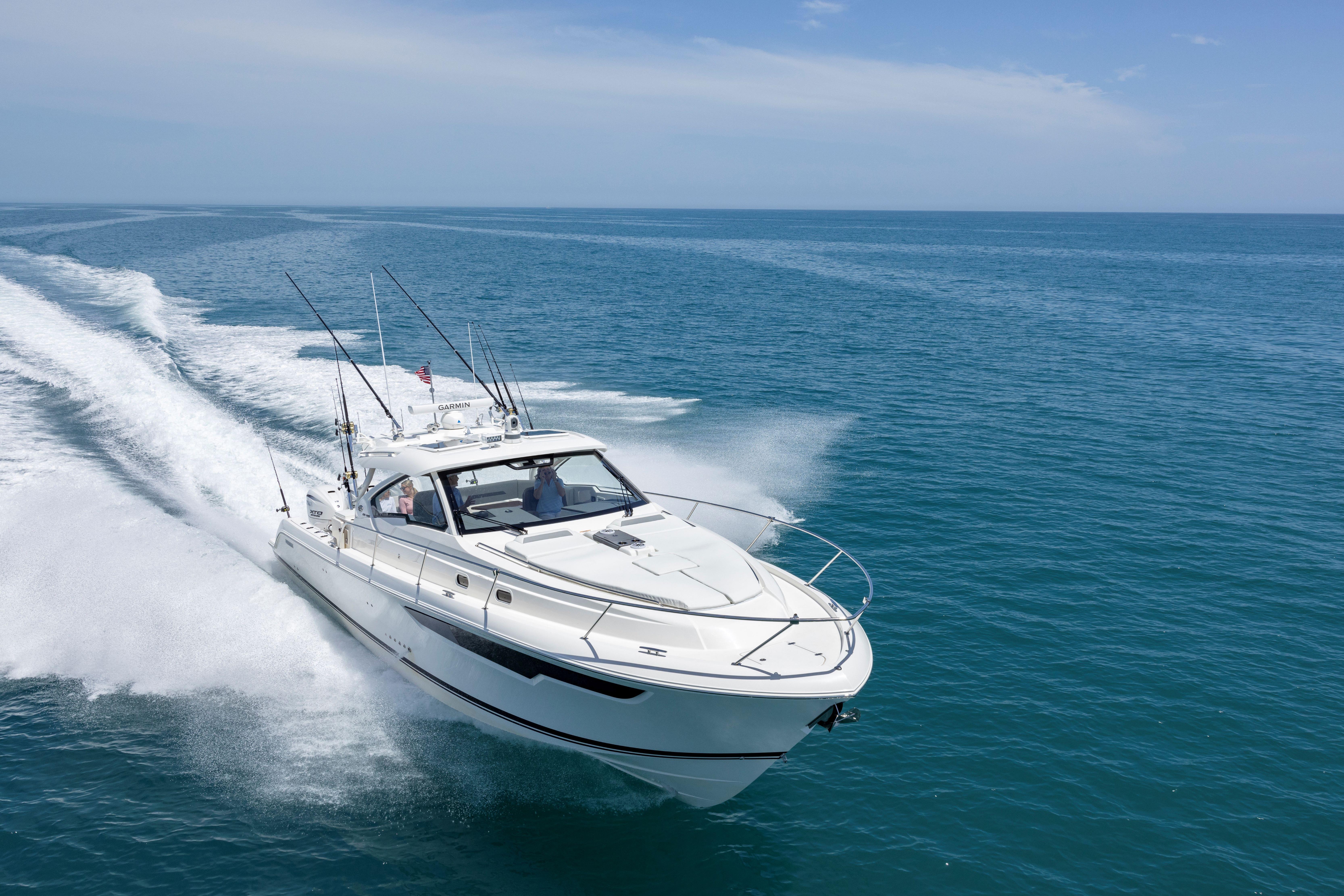 2026 Pursuit OS 405 Offshore yacht cruising on open sea.