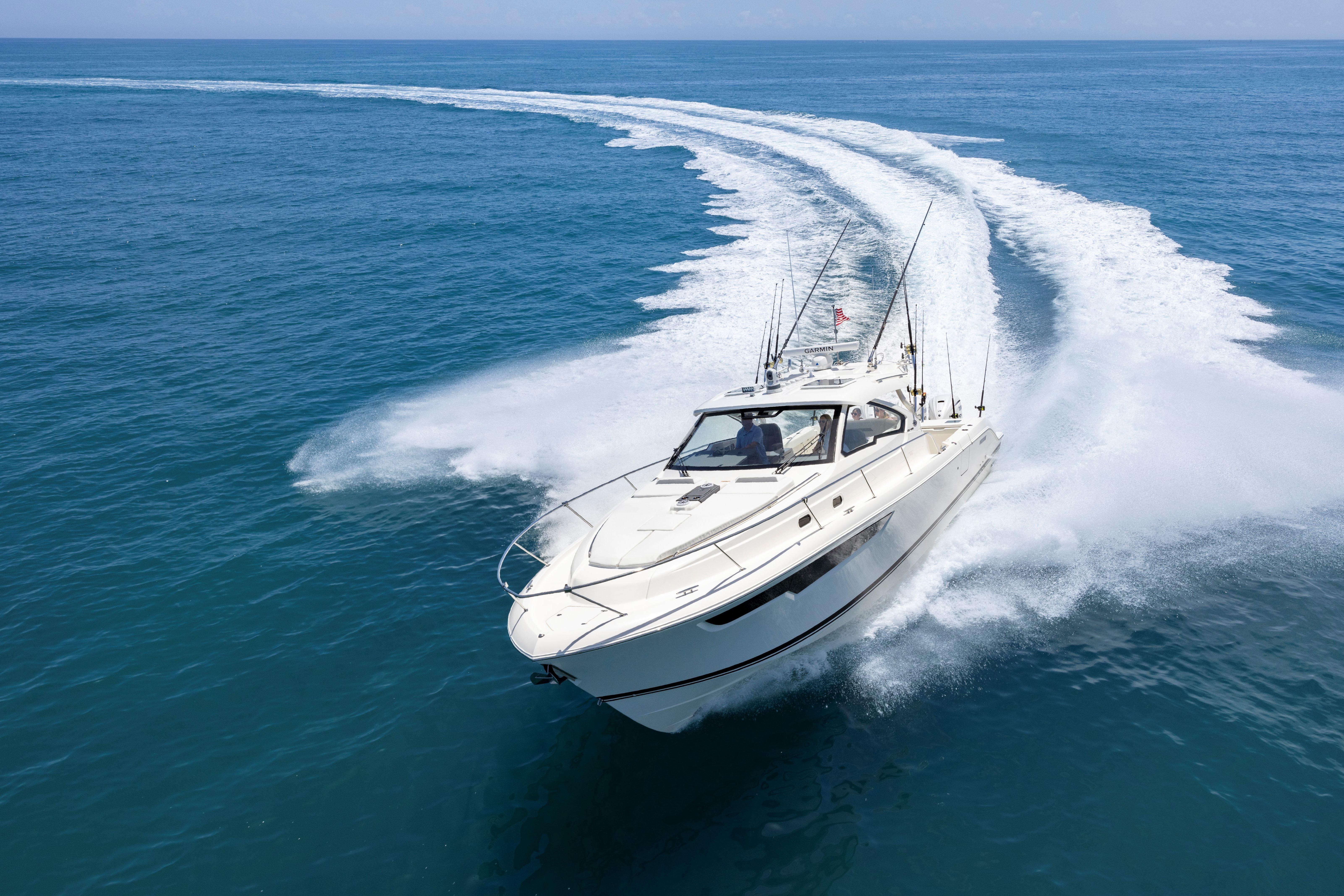 2026 Pursuit OS 405 Offshore cruising on open ocean, leaving a wake trail.