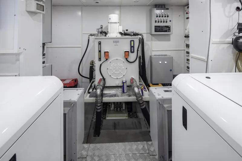 Ezgy Yacht Photos Pics EZGY - 76