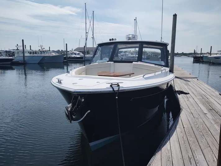 Coco Yacht Photos Pics MJM 3 Coco from bow