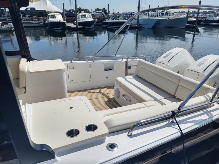 Coco Yacht Photos Pics MJM 3 Coco Aft seating