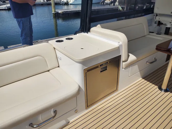 Coco Yacht Photos Pics MJM 3 Coco aft fridge and sink