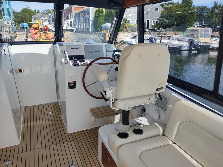 Coco Yacht Photos Pics MJM 3 Coco Helm seat