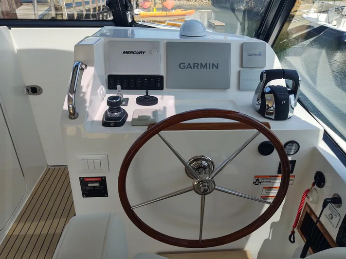 Coco Yacht Photos Pics MJM 3 Coco Helm console