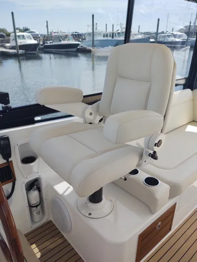 Coco Yacht Photos Pics MJM 3 Coco Helm seat