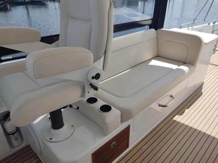 Coco Yacht Photos Pics MJM 3 Coco Stbd settee from fwd