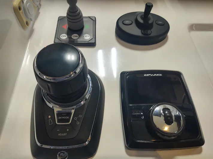 Coco Yacht Photos Pics Boat control panel with joystick and Zipwake system, MJM 3z 2022 model.